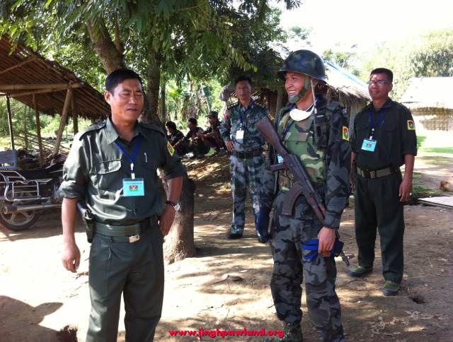 民众自发迎接克钦代表进入目前还属缅军控制的密支那城市