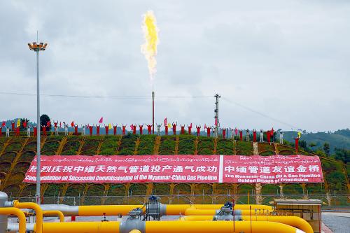 中缅天然气管道28日开始向中国输送天然气。图为天然气输送至位于中缅边境的南坎计量站。 孙广勇